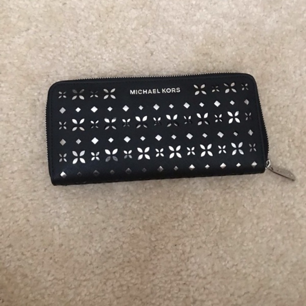 Michael kors detailed zip wallet